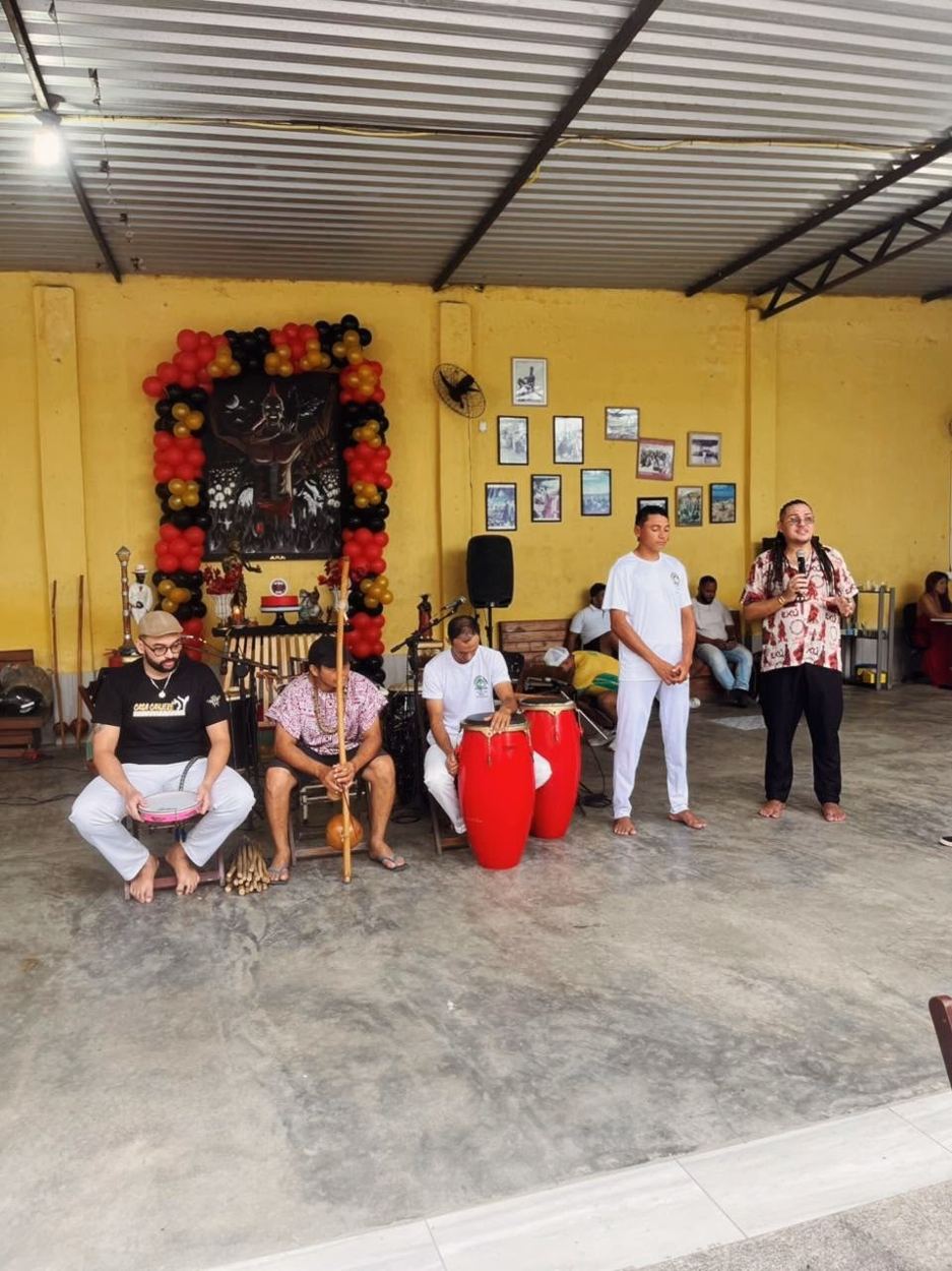 Interior do Terreiro Zé da Virada e Maria do Bagaço, com o altar